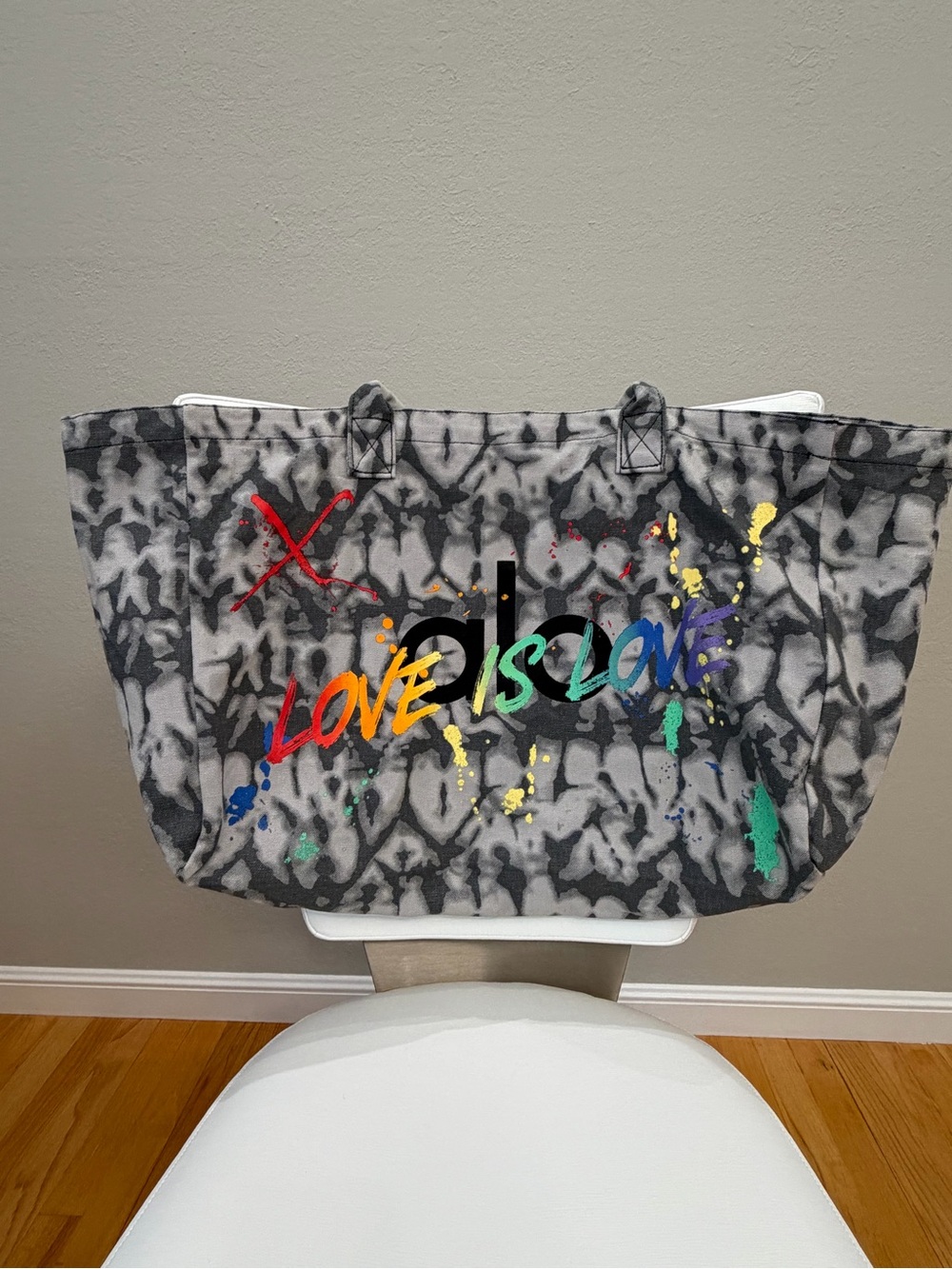 ALO Yoga Love Is Love Pride Shopper Tote Gray Tie Dye NWOT OS